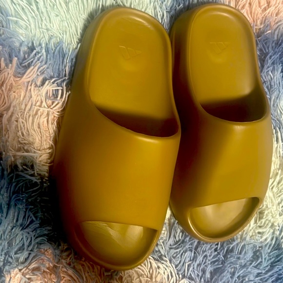 I am selling Yeezy adida slides, US 6.5/ UK 6 - Picture 2 of 8